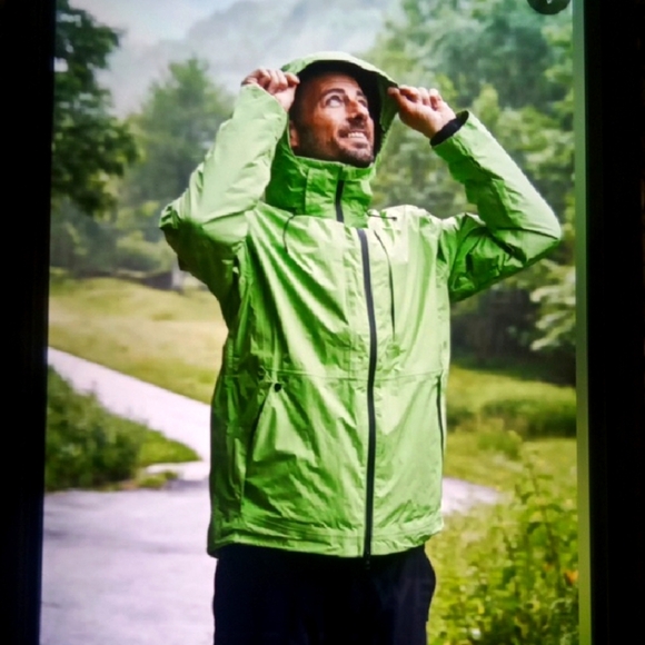 L.L. Bean Bright Green Full Zip Raincoat Lightweight Long Sleeve Lynon Mens M - Picture 1 of 10